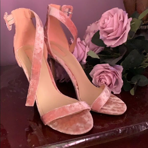 Pink velvet high heels (FOREVER 21) - Picture 2 of 2